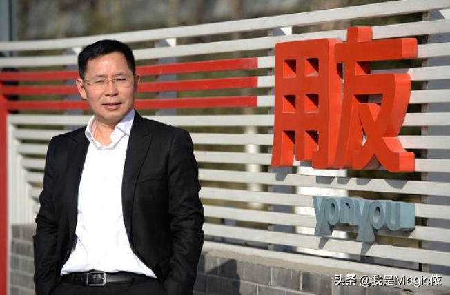江西穷小子，24岁辞掉铁饭碗，白手起家赚得599亿身价，凭啥？