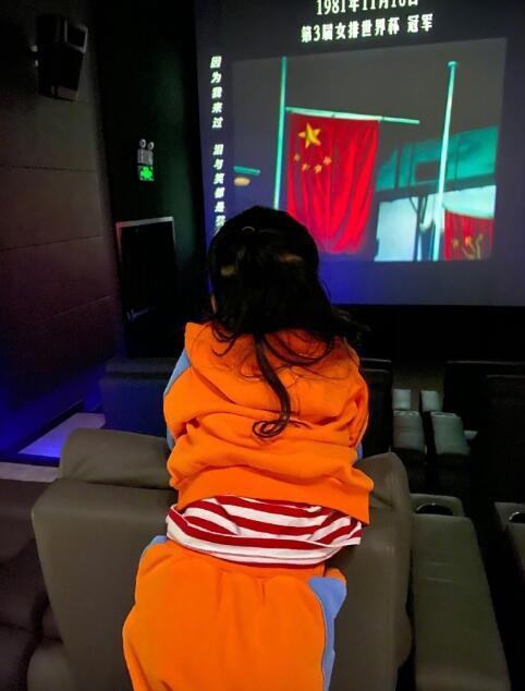 汪峰晒全家福为儿子庆生，1岁儿子正脸首曝光，与爸爸一模一样