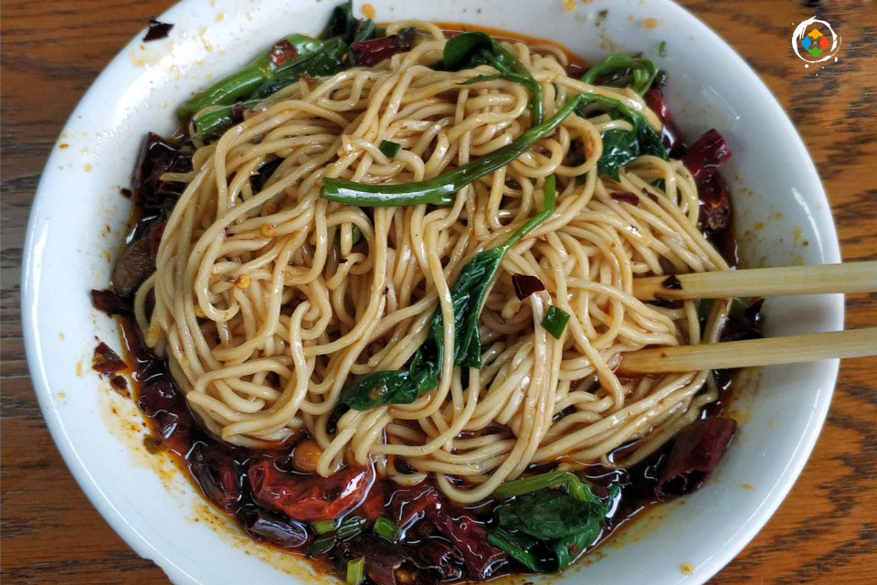 开启重庆人一天的小面，被带到全国各地，成为抚慰游子的良药