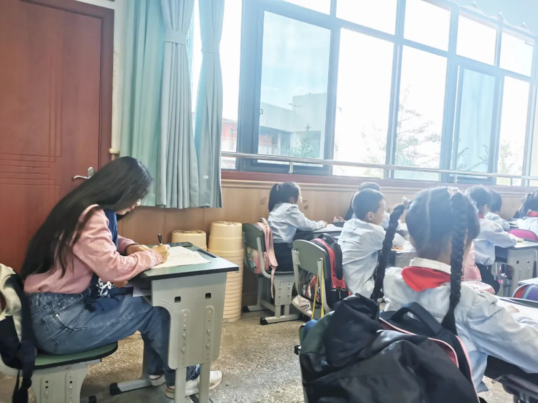 双流区实验小学外国语学校丨幸福师路名师进课堂 携手共成长
