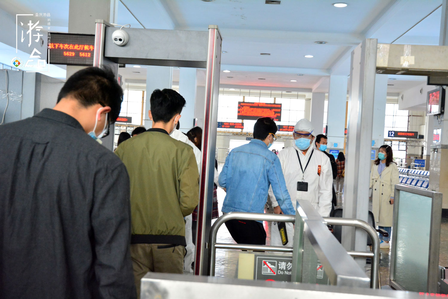 重庆菜园坝站的“绿皮公交”，2块钱登上5612，10分钟抵达黄桷坪