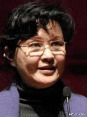 80年代当红女星方舒，二婚嫁给小十岁屠洪刚，如今过得怎么样了？