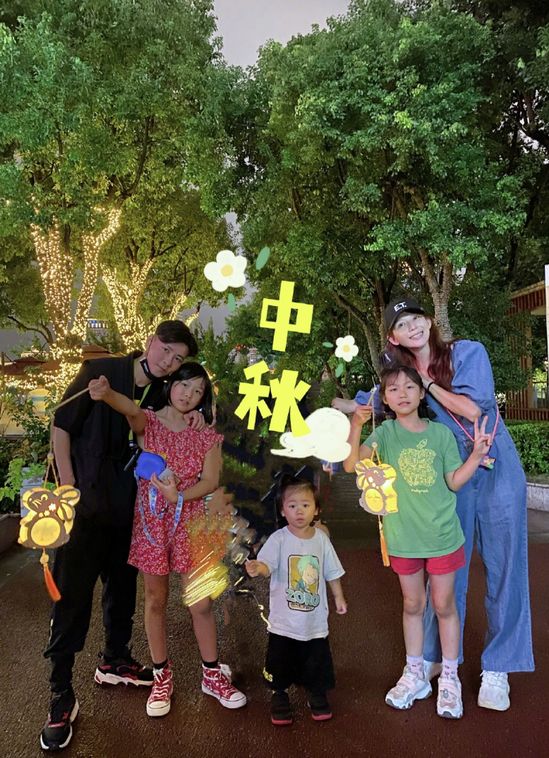 张晋因蔡少芬留有前任照片吃醋，蔡少芬果断烧毁旧照，给足安全感