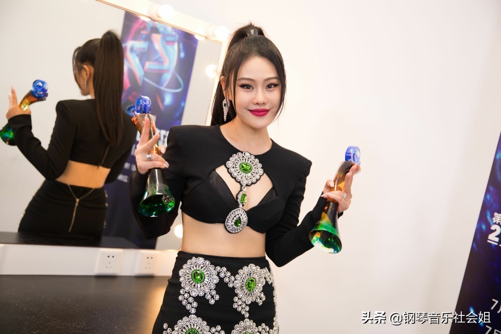 音乐风云榜：超女的狂欢，流量的聚集，十大金