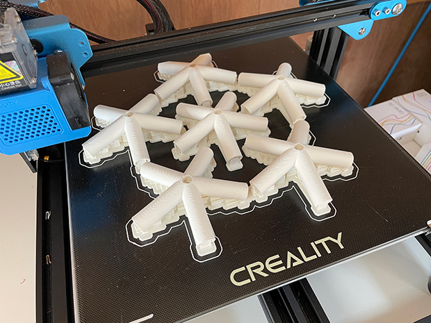 只要3D打印一堆這樣的零件，你就可以自制帳篷了