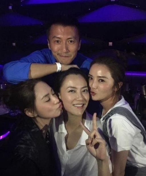 谢霆锋御用经纪人：单身生女独自抚养，一个比王菲还传奇的女人