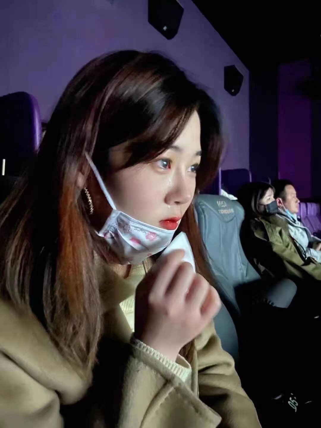 纪录电影《武汉日夜》首映 电影人礼赞平凡英雄彰显中国精神