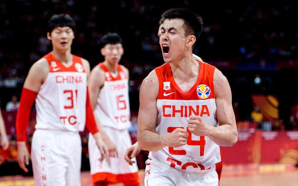 Zhao Jiwei walks out of the airport alone! Sharp-eyed of female vermicelli made from bean starch, cross protect column, 