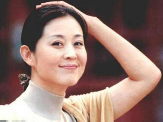 倪萍的坎坷情史，一生5个男人，只有郭达和陈凯歌最让她刻骨铭心