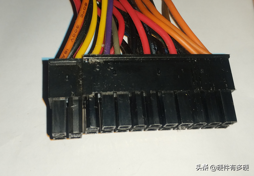 电脑机箱连线不会接？简述主板的各种接口