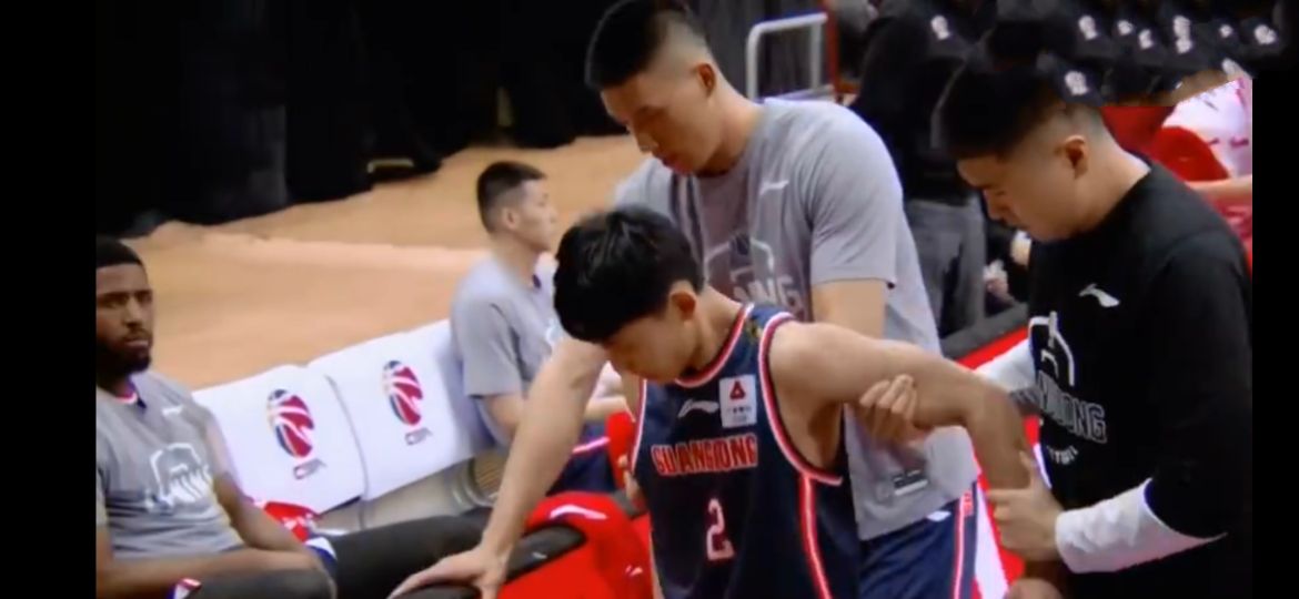 Pray! Big Zhan Xujie of Beijing another name for Guangdong Province suffers serious injury, fall down not to rise + painful clap, guangdong gains the championship too rough