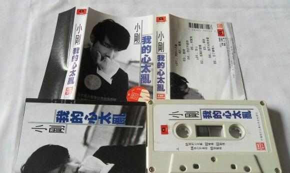 舞台|周传雄重返舞台被新人点评引争议 “情歌教父”这些年到底经历了什么