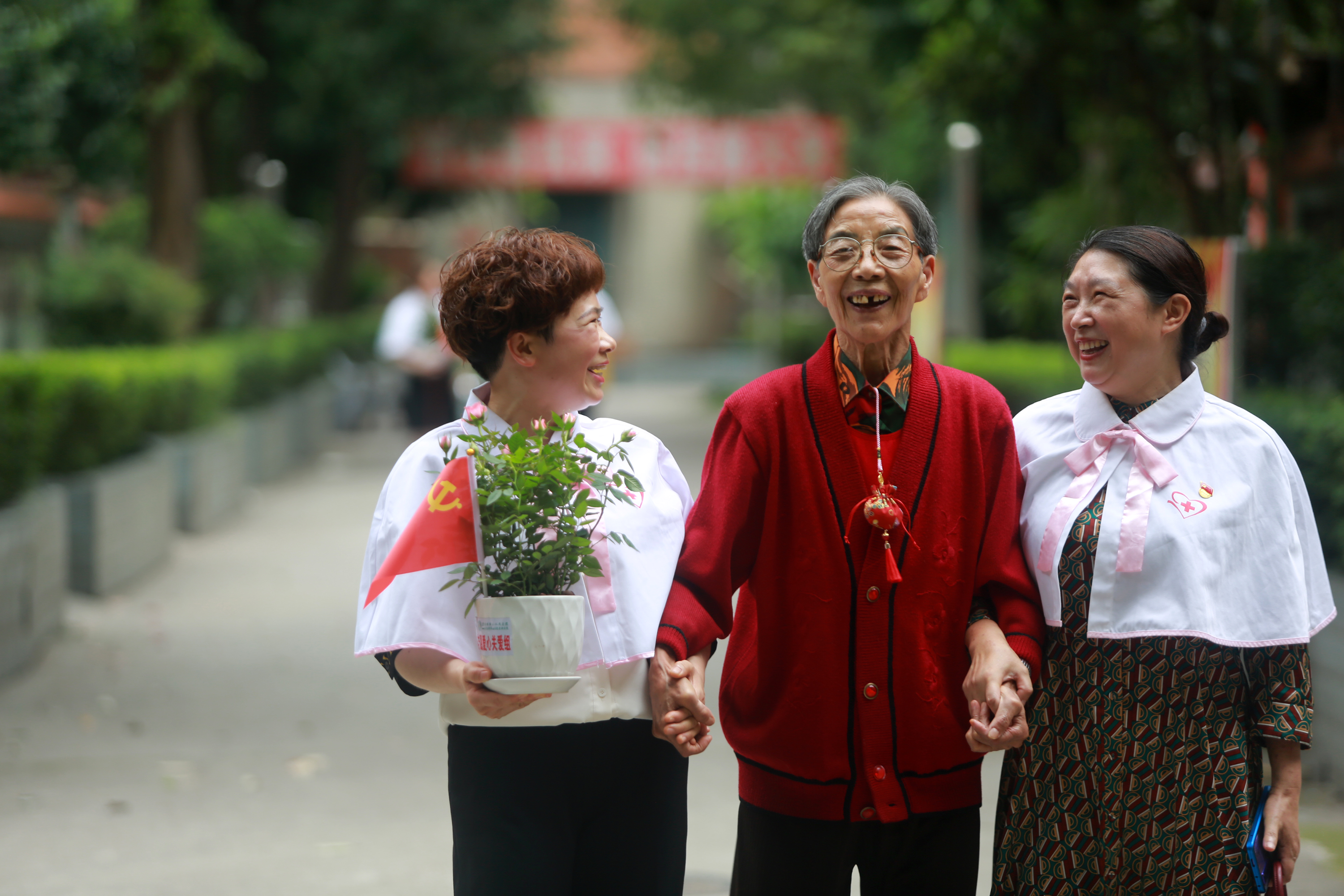 赞！市二医院南丁格尔志愿护理服务分队再获总队表彰通报