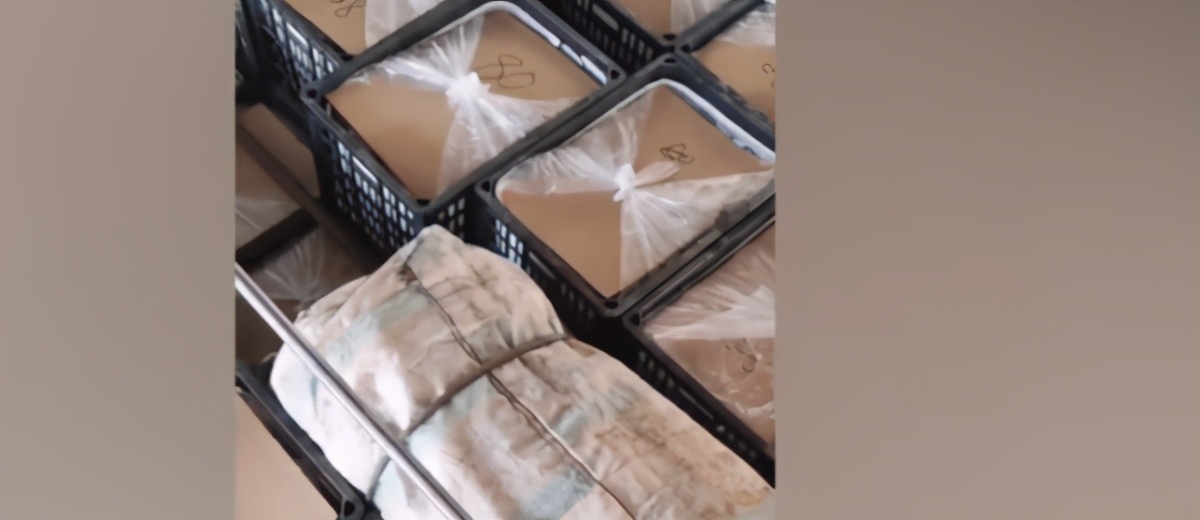 广东：一货车苹果上放篷布，被收3000多块过路费！最新回应