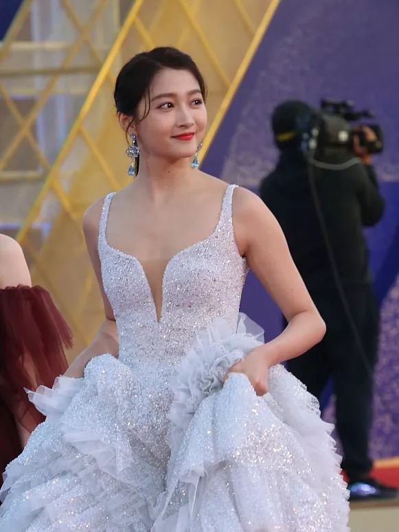 金鸡闭幕红毯生图：刘诗诗艳压，杨幂秀出曼妙