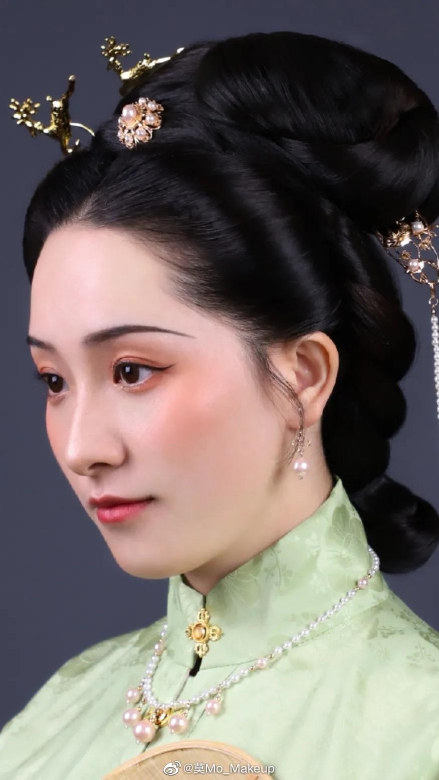 Eye of classic brow eyebrow is filled with if hill is like water,be filled with