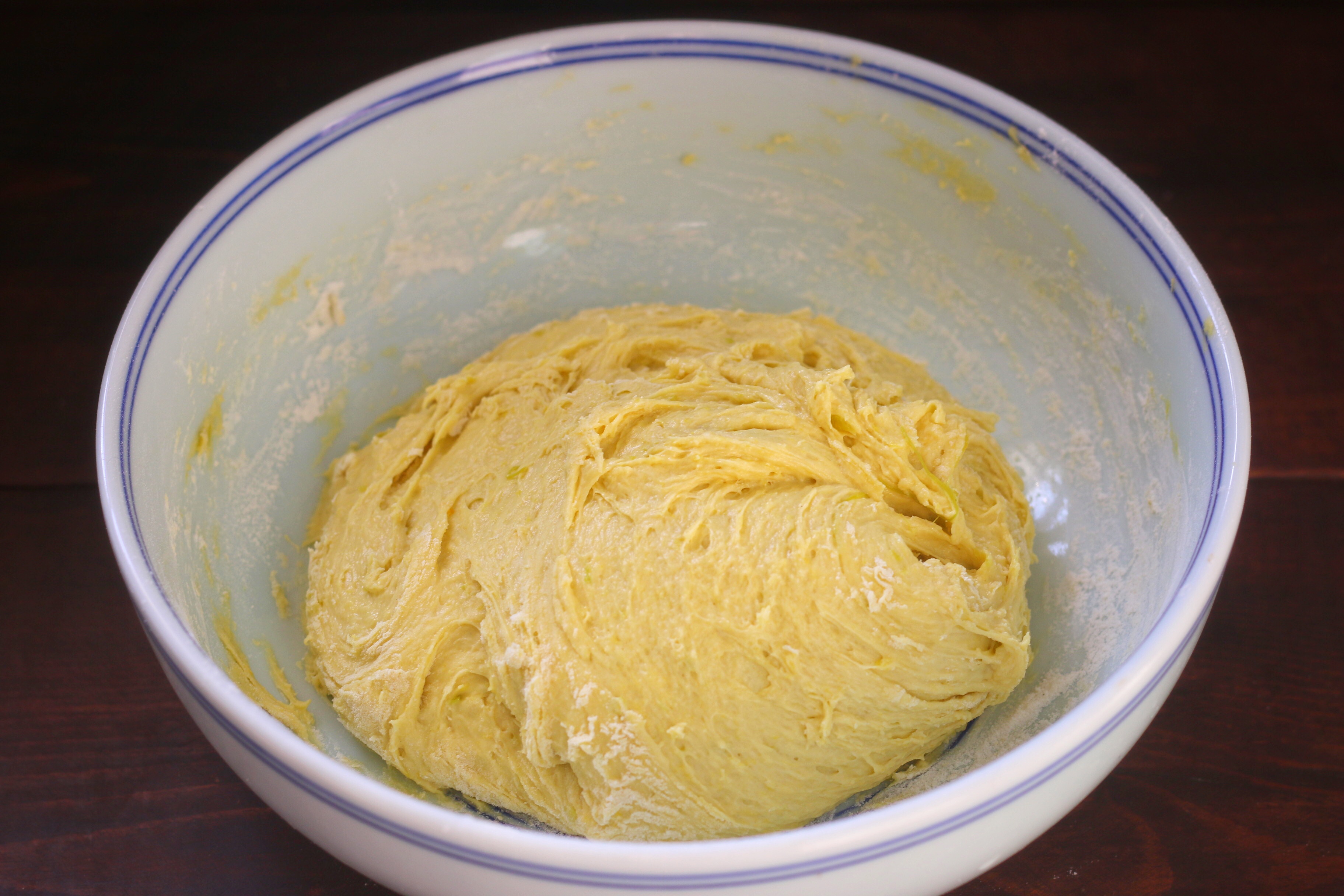 用南瓜做餅，又軟又香甜，如果不制止，孩子會拿起第三個第四個