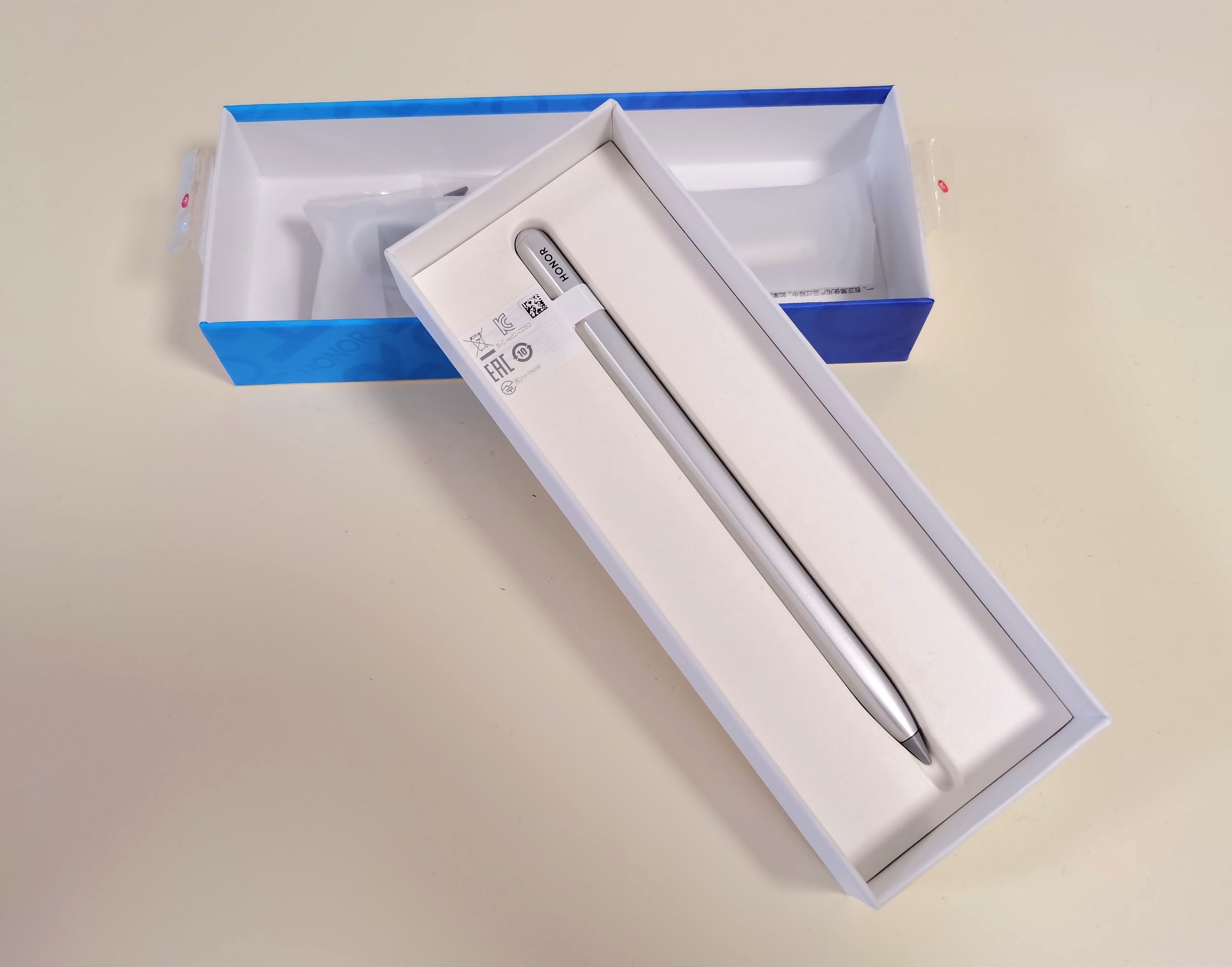 这次我想抛开硬件参数来谈谈体验，来自荣耀平