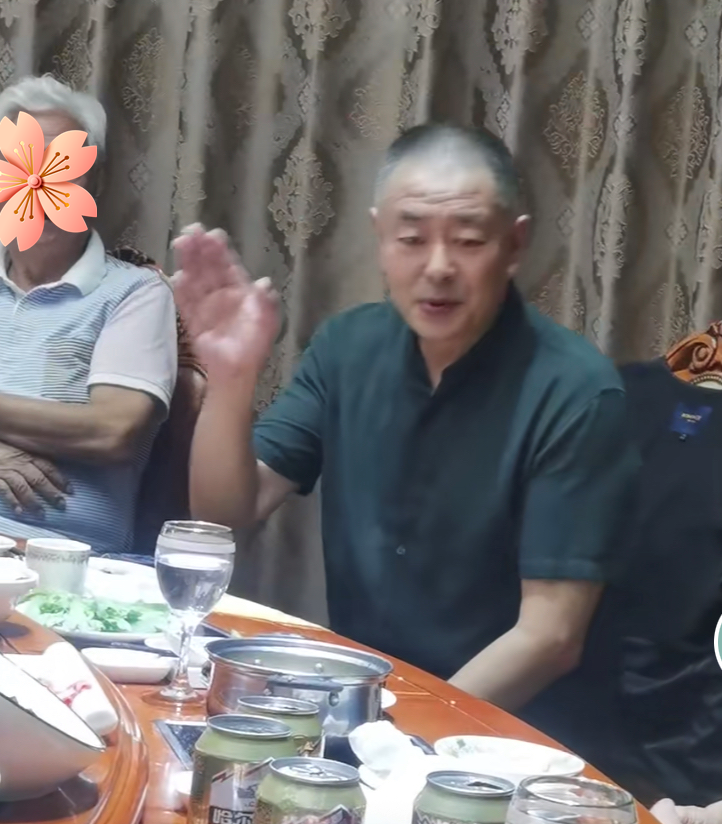 濮存昕现身私人饭局，闲聊遭偷拍，网友恐其失言成为另一个老毕