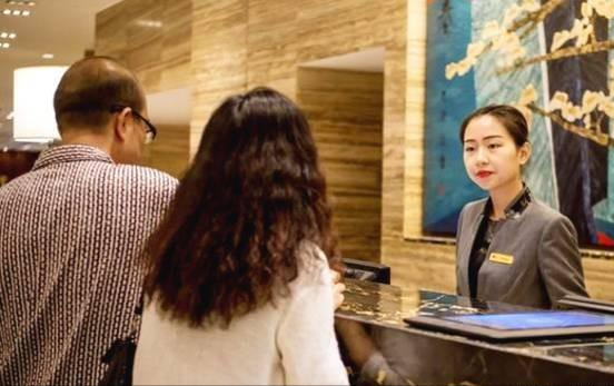 不是夫妻轻易不要去酒店住一间房，这些明星“惨痛经历”就是例子