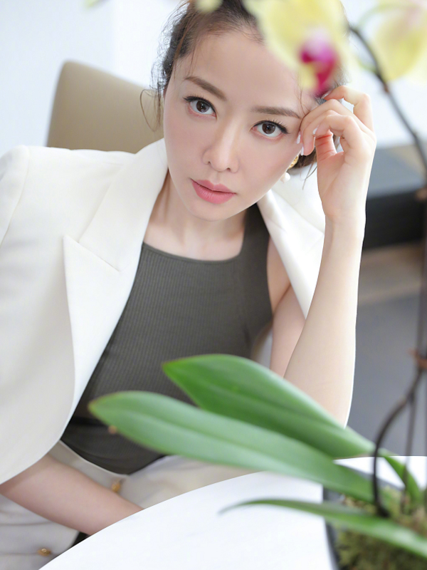 熊黛林优良基因浪费了，双胞胎女儿都不像妈，网友：等孩子长大