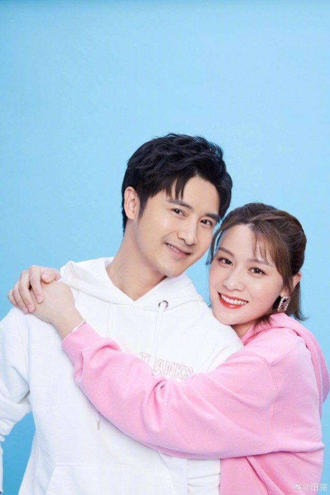 叶一茜晒全家福庆37岁生日，与田亮甜蜜亲吻，森碟身高快超过妈妈