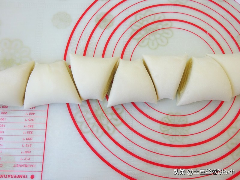 油酥饼这样做才地道，吃了30年没够，想想都会流口水，一看就会！