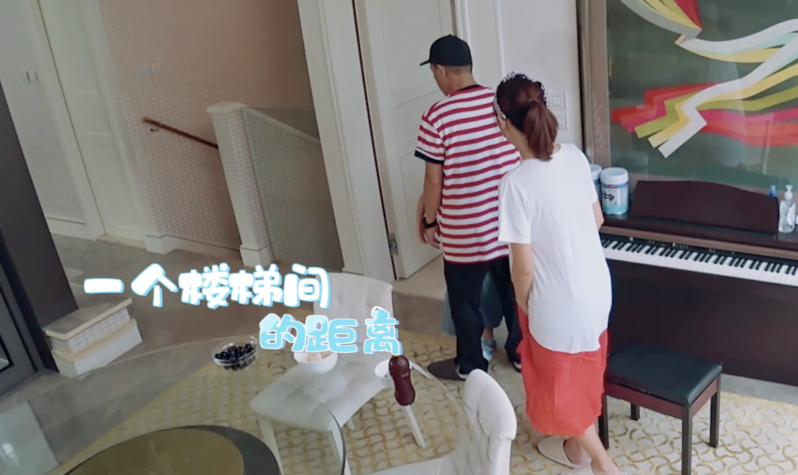 陈小春夫妇角色互换，小小春刁难爸爸，应采儿称生二胎是为陪自己