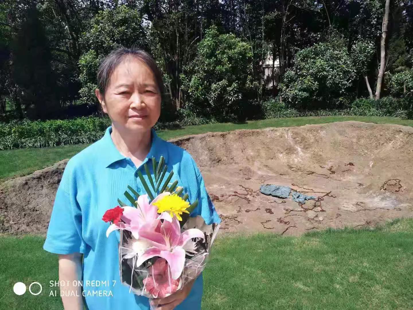 上海龙华墙前敬英雄