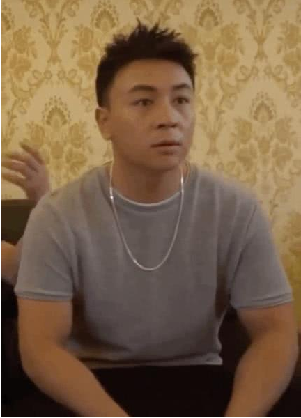 32岁释小龙罕见露面，身体严重发福无戏可拍，被嘲蹭洪金宝热度