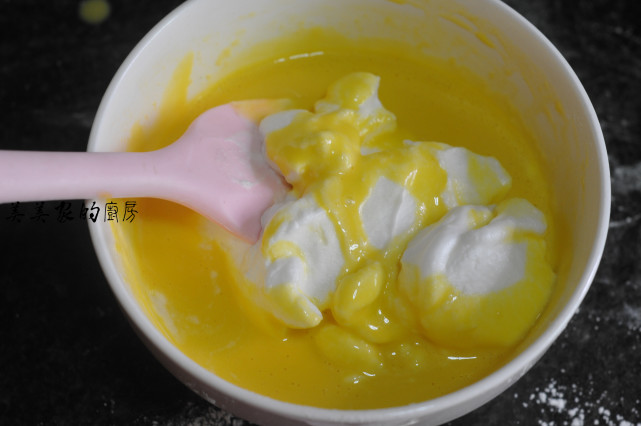 有了这个方子，你再也不会去买蛋糕了，柔软得一塌糊涂，比买的强