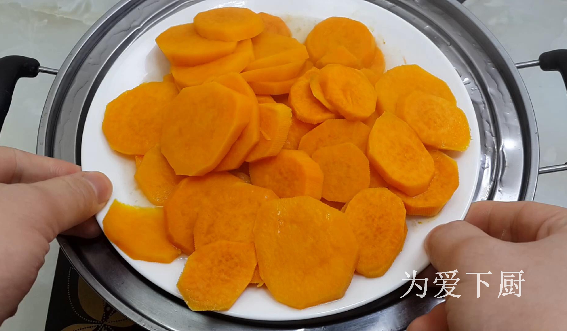 這零食的做法太好吃了，冰箱裡一放，比薯片還好吃，一口一個真香