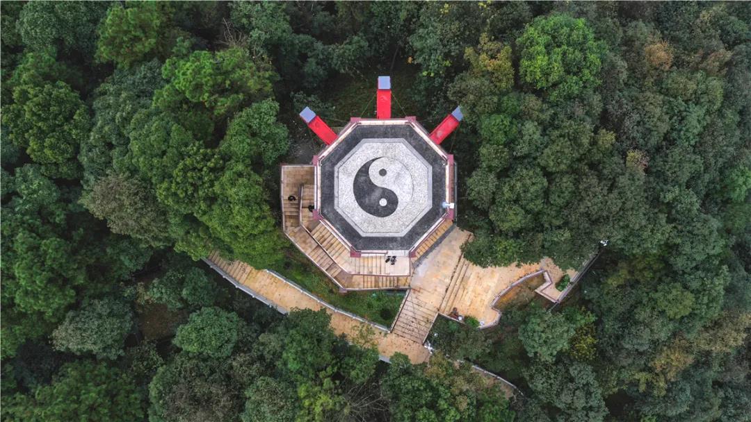 重庆南岸区终于觉醒了！在南山打造出天玑台，一眼可看到7座大桥