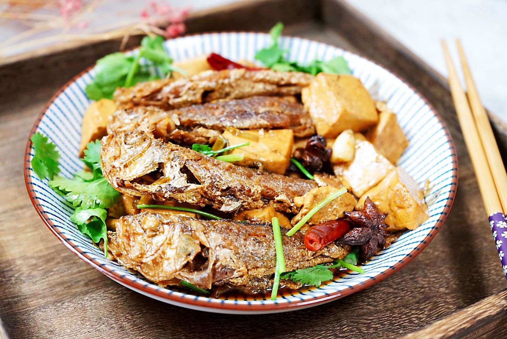 Small yellow croaker stewed with tofu, this way of eating fish bones are crispy, and there is no leftover in the soup after bibimbap, so children can eat it without worry