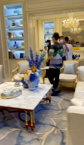 郎朗吉娜疑购北京1.8亿别墅，装修奢华富丽堂皇，数十人陪同看房