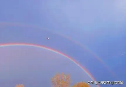 下雨天心情说说简单有意境 雨是悲欢离合,雨是一生错过图片