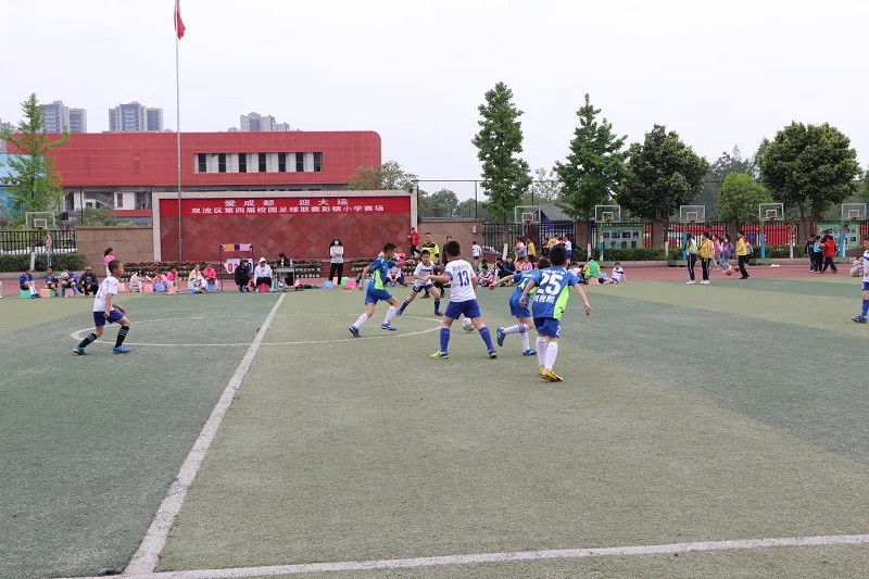 贺丨双流区彭镇小学足球队在区级足球联赛中提前锁定小组全部出线