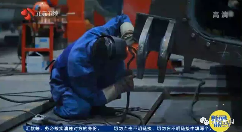 在钢板上“绣花”！经他手的焊道长度，堪比45座珠穆朗玛峰