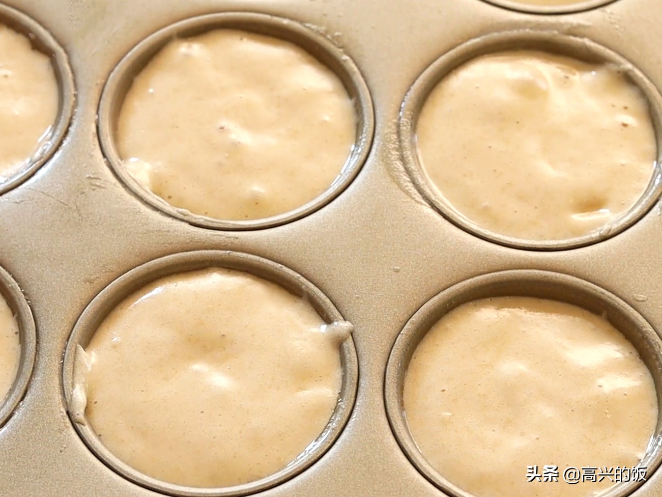 小蛋糕的添加劑多，別給娃吃了，4個雞蛋1碗麵，在家做出12個