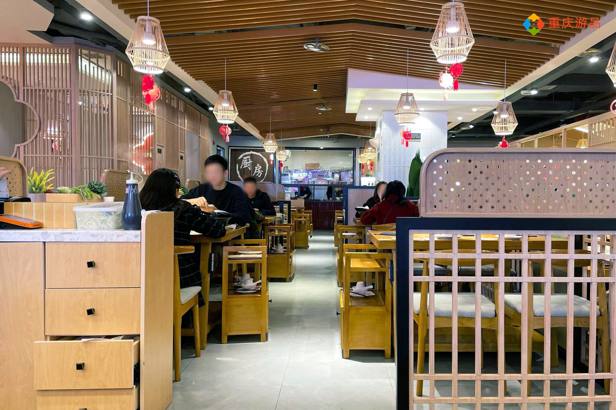 在重庆吃北京烤鸭，截然不同的做法，让广州的朋友大呼过瘾