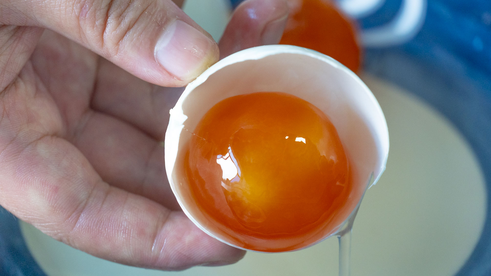The duck eggs are marinated in this way to ensure 100 oil and sand. The method is simple and