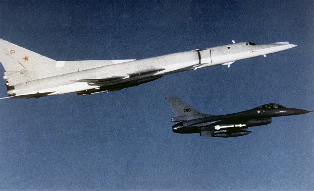 专杀美国航母！俄罗斯试射X-32巨型反舰导弹，中国也有同款