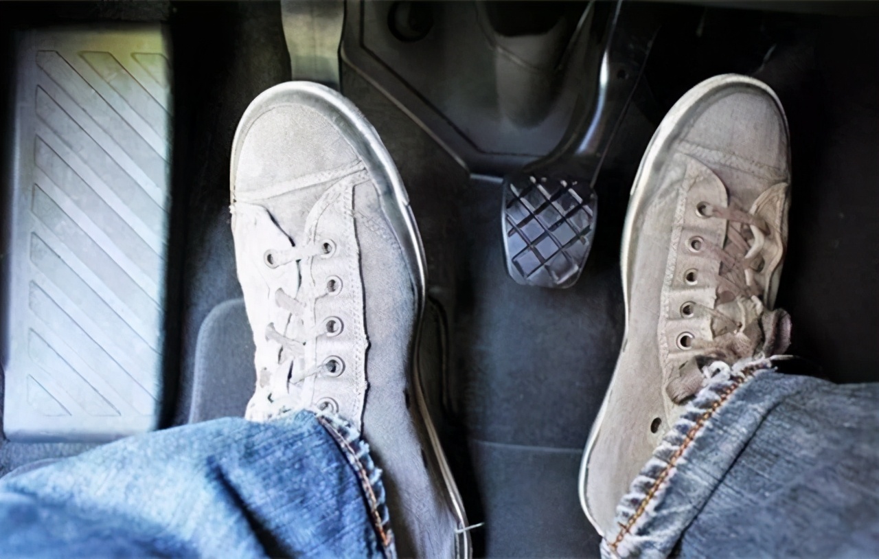 Which one hurts the car by stepping on the gas pedal hard or stepping