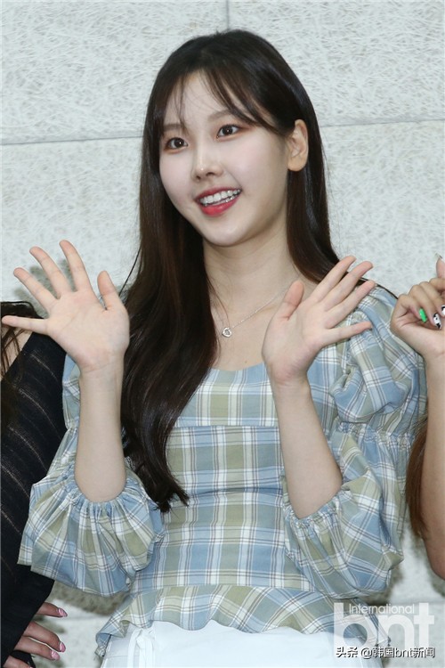 「bnt PHOTO」MOMOLAND为低收入家庭女性 捐赠1500套女