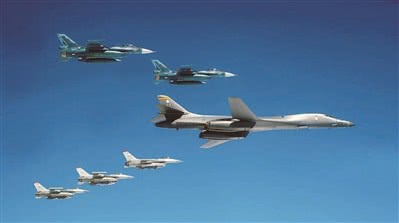 辽宁舰大洋练兵触动谁的神经？4架B-1突现身 携最新反航母导弹