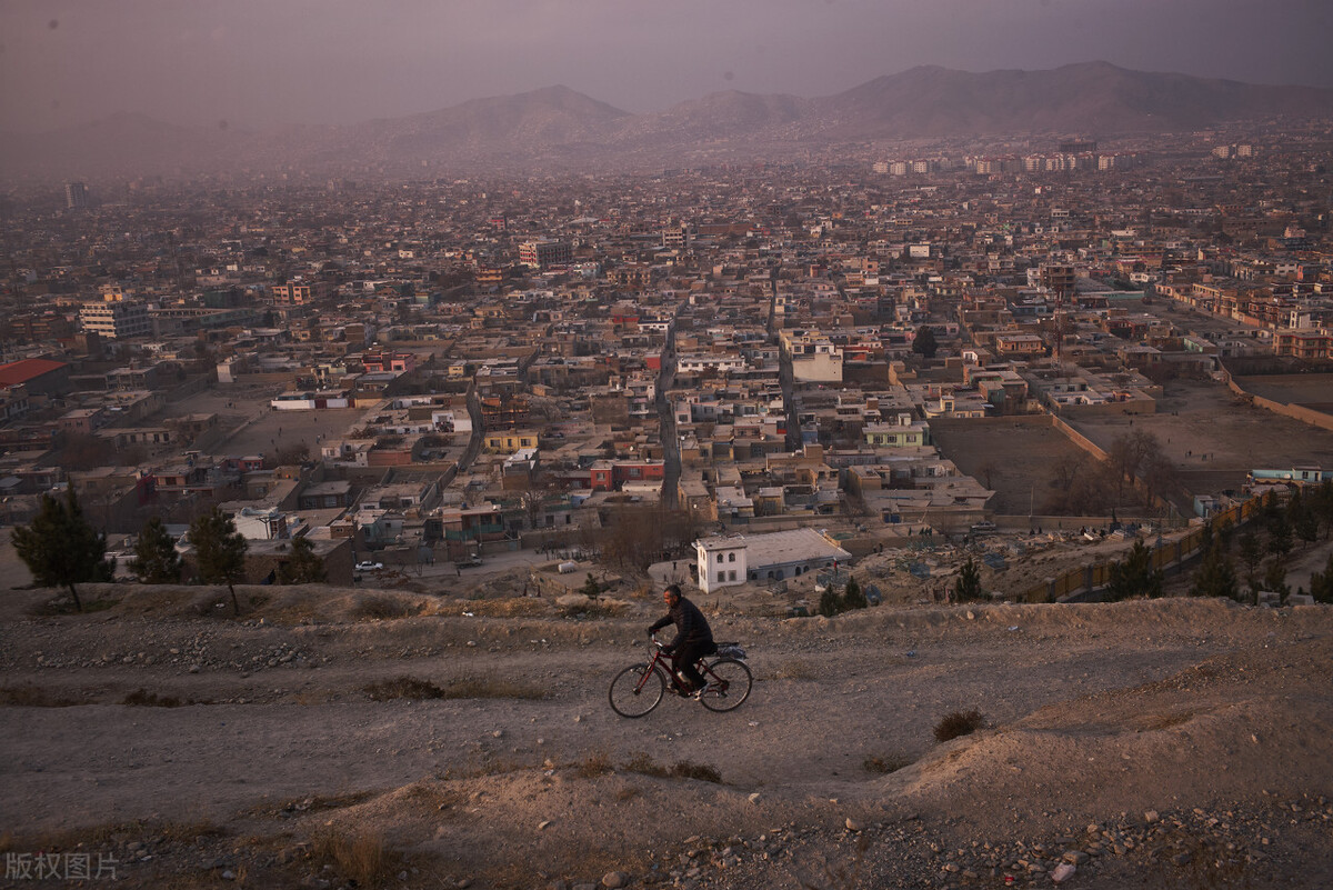 阿富汗撤軍行動體現出美國衰弱，塔利班掌控力不強，未來充滿變數
