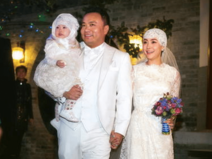 出道被张国立赏识，与大12岁二婚央视名嘴结婚，