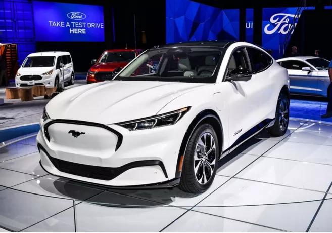 手机越贵打滴滴越贵？全新奔驰E级上市，全系2.0T！