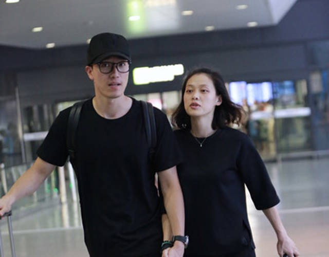 刘翔晒照庆38岁生日，紧搂二婚妻子贴脸秀恩爱！高雅餐厅彰显财力