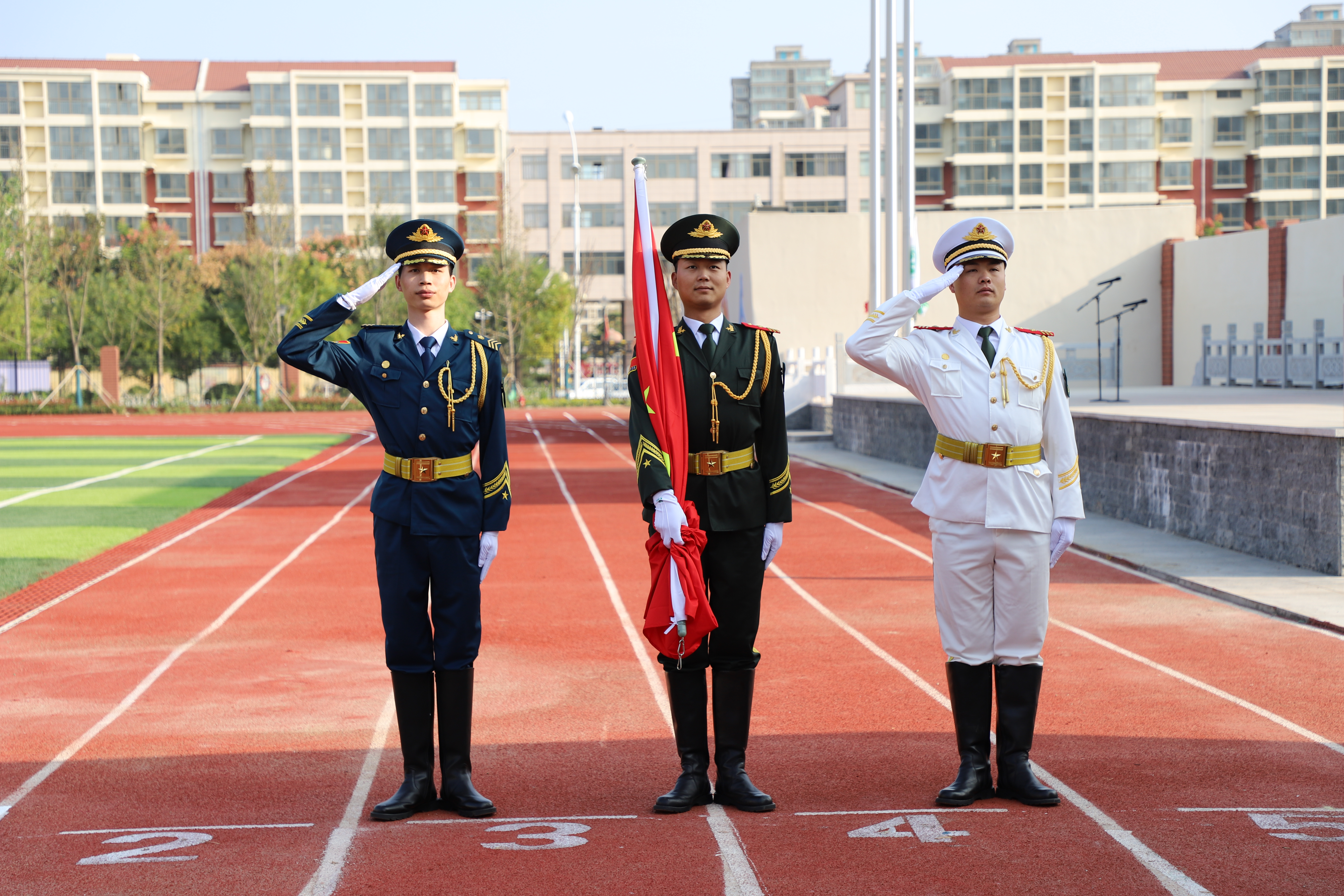 临沂朴园小学长沙路校区举行“向国旗敬礼 做时代新人”升旗仪式